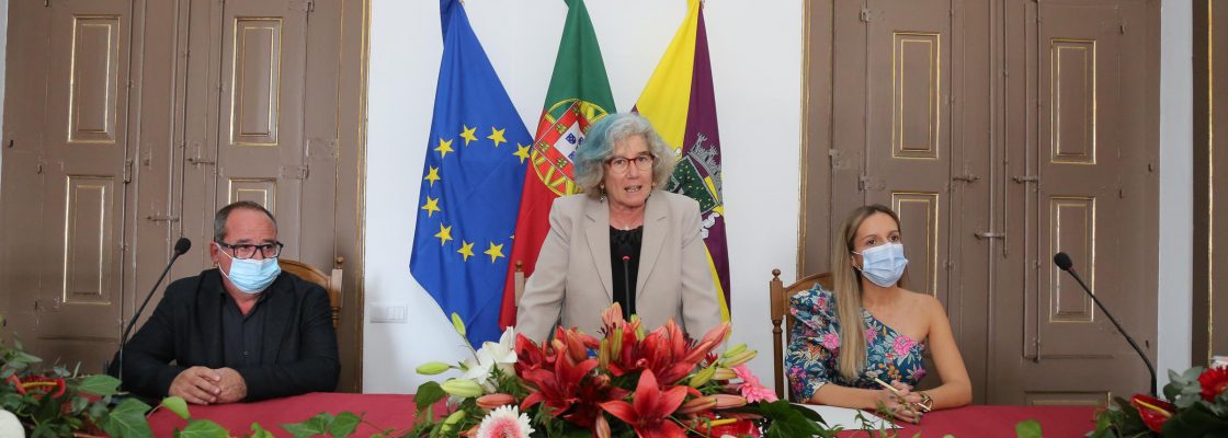 Presidente da Assembleia Municipal, Maria de Fátima Marques, Primeiro Secretário Rogério Carre...