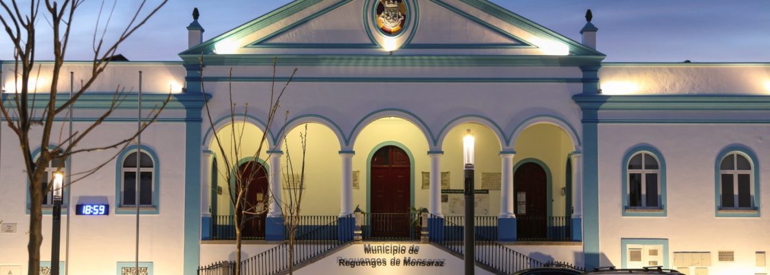 Fachada da Câmara Municipal de Reguengos de Monsaraz