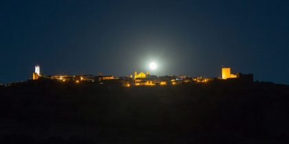 Luzes da Porta da Vila e da Torre do Relógio em Monsaraz desligadas na Hora do Planeta