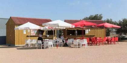 Atribuição de espaços para venda de café, bebidas, comida rápida, gelados, revistas, jornais e artigos de praia, na Praia Fluvial de Monsaraz em 2023