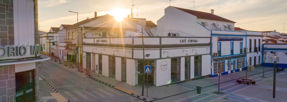 Oferta pública para a cessão de exploração da loja e do restaurante do Centro de Acolhimento ...