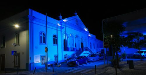 Paços do Concelho de Reguengos de Monsaraz iluminados de azul para comemorar o Dia da Europa