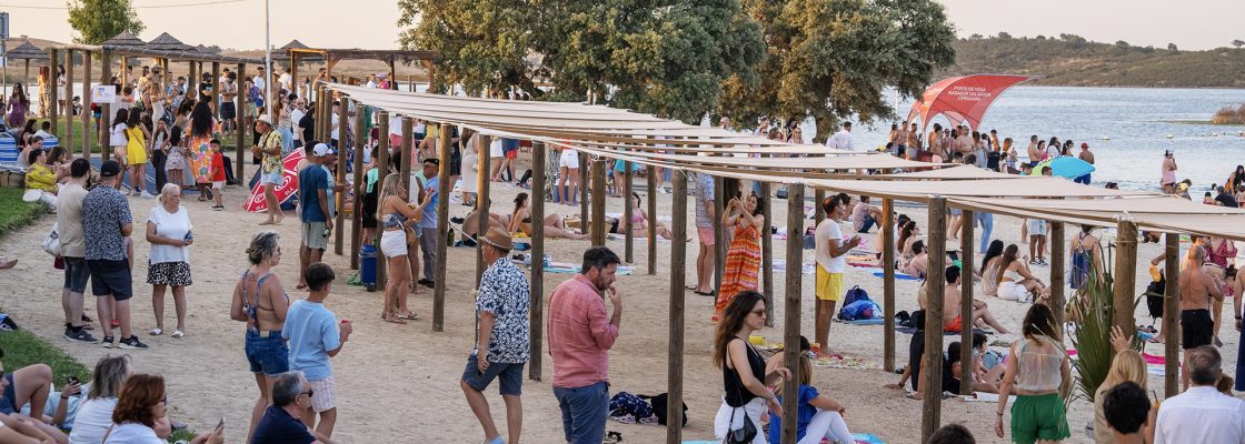 Praia fluvial de Monsaraz termina a época balnear com o sunset Monsaraz Beach Fest