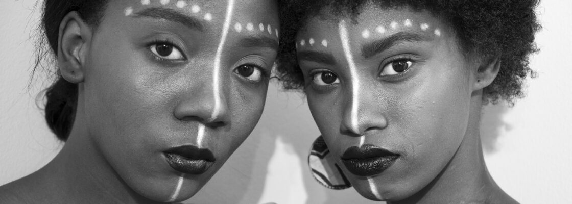 Olhares sobre a mulher no mundo chegam a Monsaraz pelas fotografias de Luís Nogueira