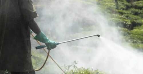 Aplicação de produto fitofarmacêutico (herbicida) na área periurbana de Reguengos de Mosaraz